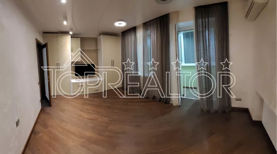 Продам 2-кімнатну квартиру в престижному будинку на вул.Космічній | Toprealtor