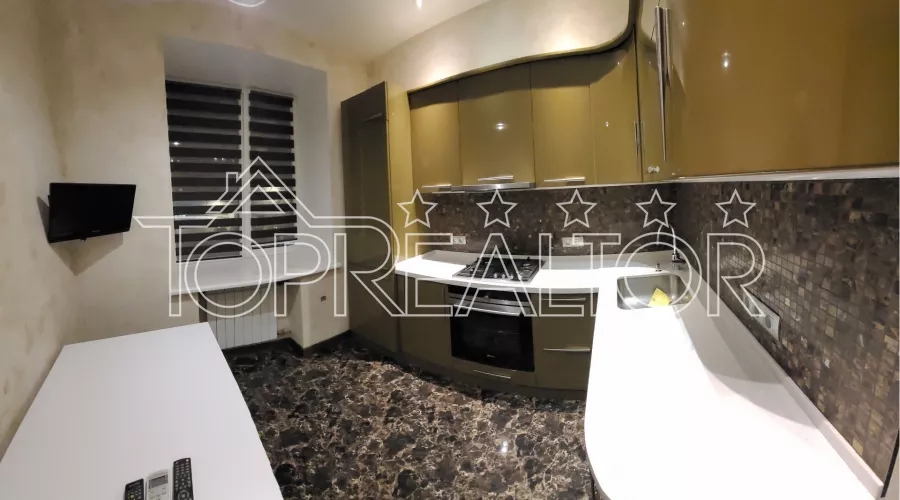 Продам 2-кімнатну квартиру в престижному будинку на вул.Космічній | Toprealtor