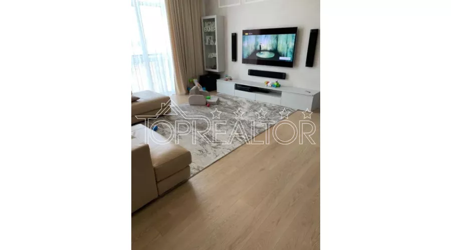 Продам 3-кімнатну квартиру з ремонтом і з паркінгами в ЖК Ключ | Toprealtor