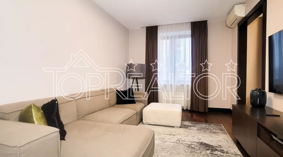 Продам 3-кімн. квартиру в сталінці поруч з М. Ботанічний сад | Toprealtor