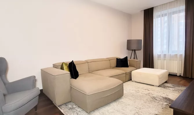 Продам 3-кімн. квартиру в сталінці поруч з М. Ботанічний сад | Toprealtor