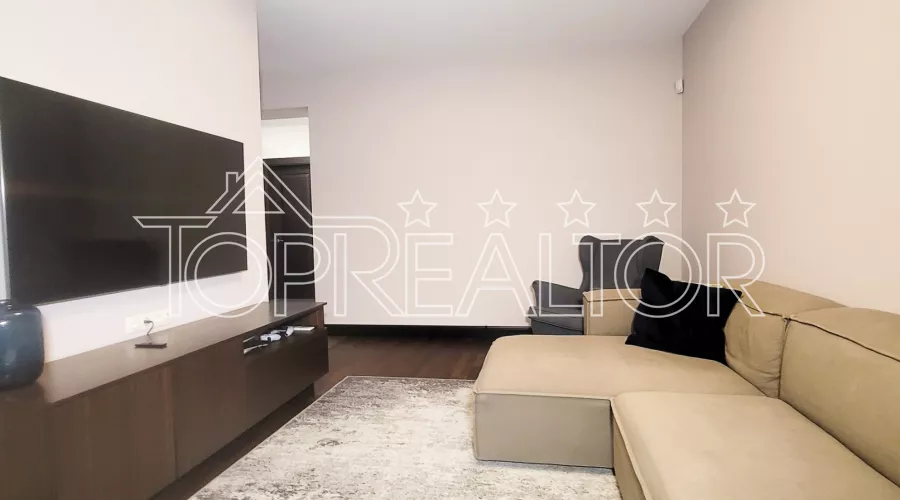 Продам 3-кімн. квартиру в сталінці поруч з М. Ботанічний сад | Toprealtor