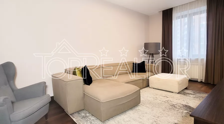 Продам 3-кімн. квартиру в сталінці поруч з М. Ботанічний сад | Toprealtor