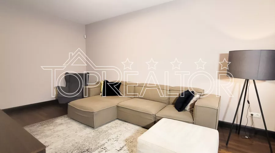 Продам 3-кімн. квартиру в сталінці поруч з М. Ботанічний сад | Toprealtor