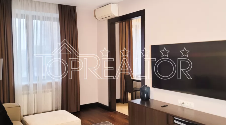 Продам 3-кімн. квартиру в сталінці поруч з М. Ботанічний сад | Toprealtor