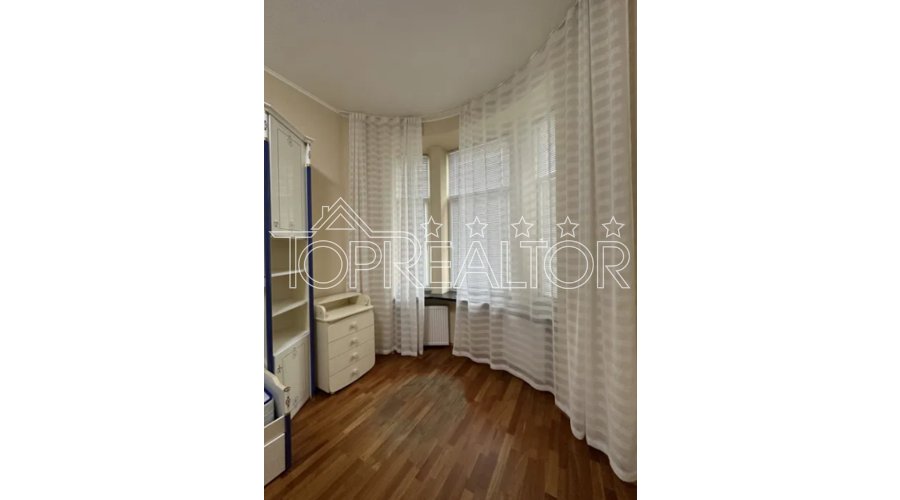 Продам 4-комнатную квартиру в дореволюционном особняке | Toprealtor