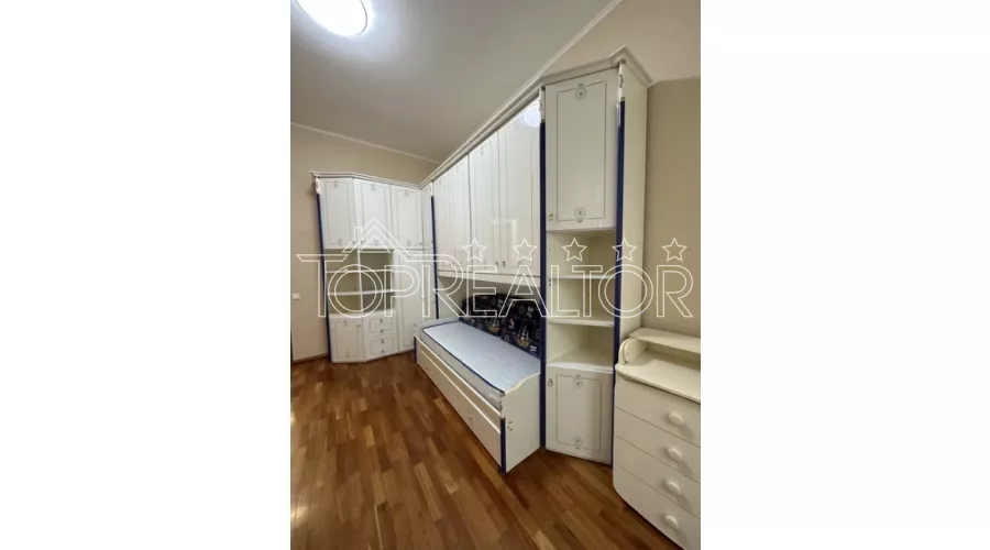 Продам 4-кімнатну квартиру в дореволюційному особняку | Toprealtor