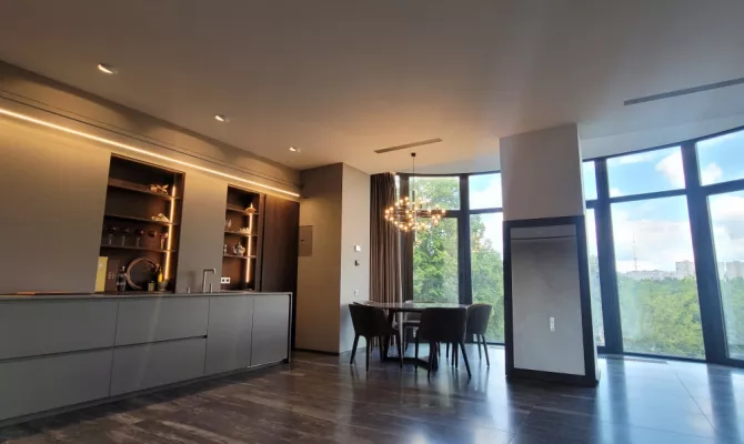 Продам 3-кімнатну студійну квартиру з дорогим дизайнерським ремонтом в клубному будинку на Новгородській | Toprealtor