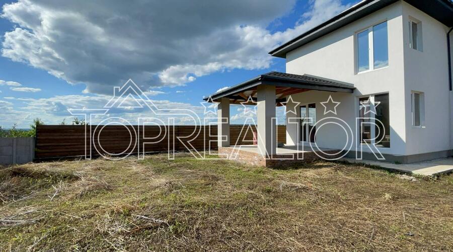 Продам сучасний будинок в котеджному містечку Нова Флорінка | Toprealtor