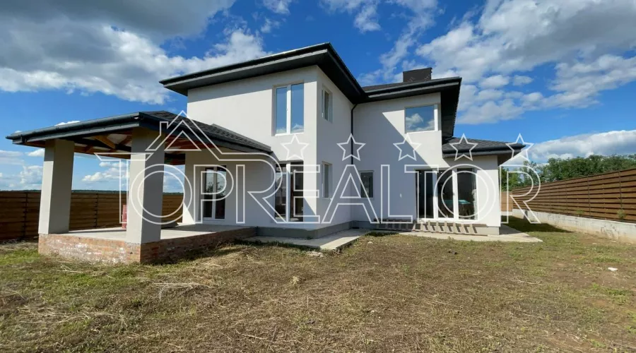 Продам сучасний будинок в котеджному містечку Нова Флорінка | Toprealtor