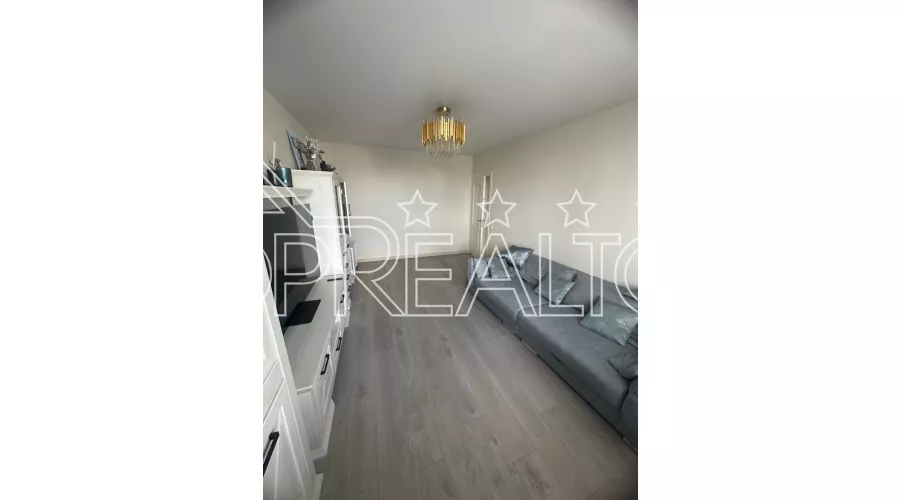 Продається видова 2-кімнатна квартира з ремонтом на вул. Космічній | Toprealtor