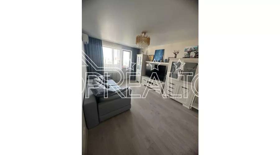 Продається видова 2-кімнатна квартира з ремонтом на вул. Космічній | Toprealtor