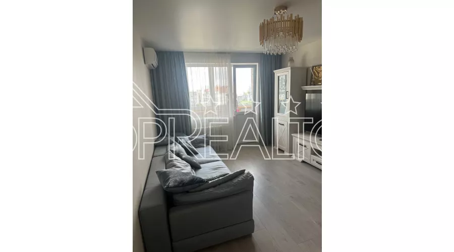 Продається видова 2-кімнатна квартира з ремонтом на вул. Космічній | Toprealtor