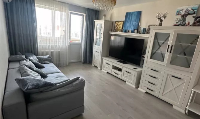 Продається видова 2-кімнатна квартира з ремонтом на вул. Космічній | Toprealtor