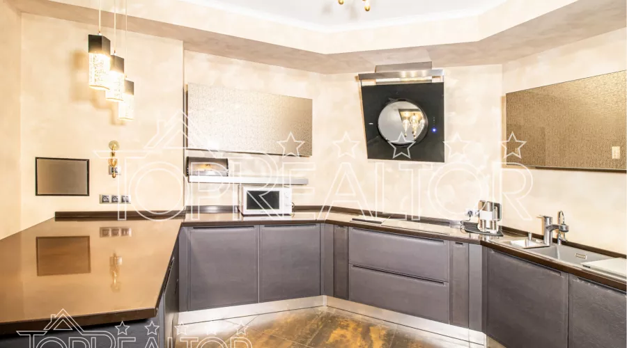 Продам 4-комн. квартиру по улице Свободы 36А | Toprealtor