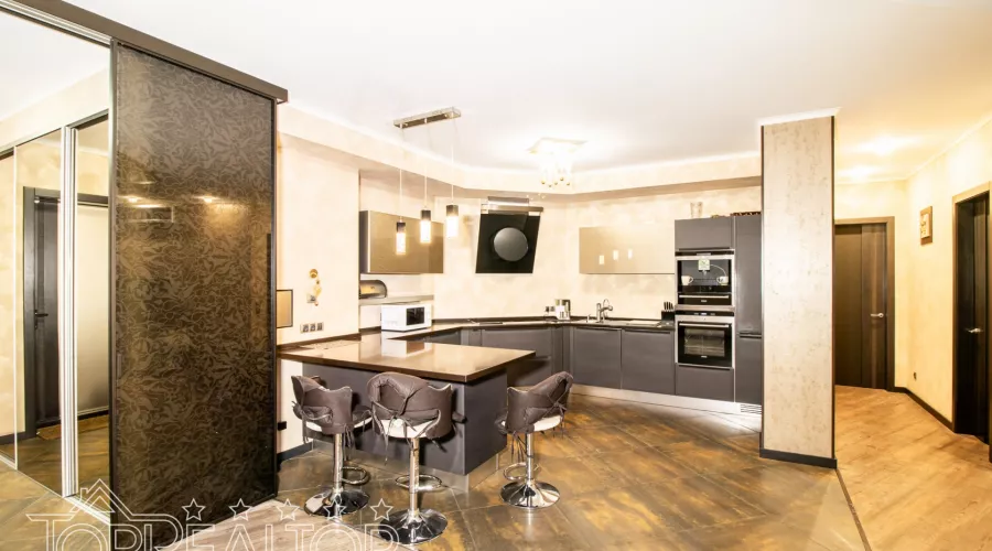 Продам 4-кімн. квартиру по вулиці Свободи 36А | Toprealtor