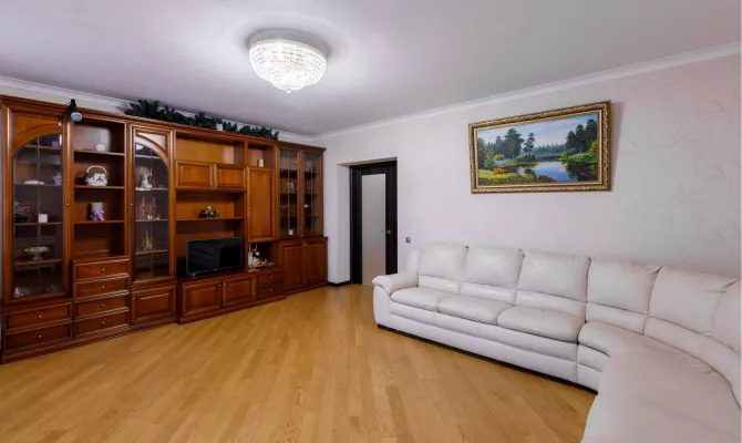 Продам 4-кімнатну квартиру на вул. Космічній | Toprealtor