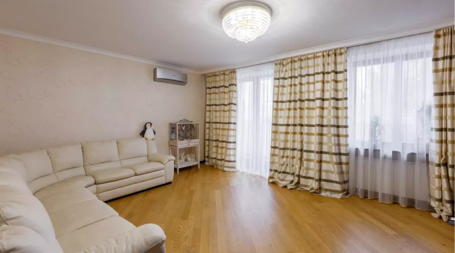 Продам 4-кімнатну квартиру на вул. Космічній | Toprealtor