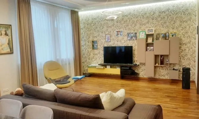 Продам 5-кімнатну квартиру в центрі міста, вул. Чернишевська 95 | Toprealtor