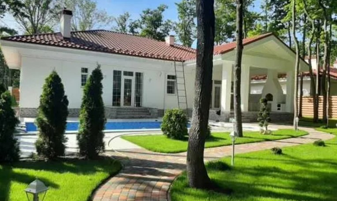 Продам будинок з басейном в селищі Villa Monako | Toprealtor