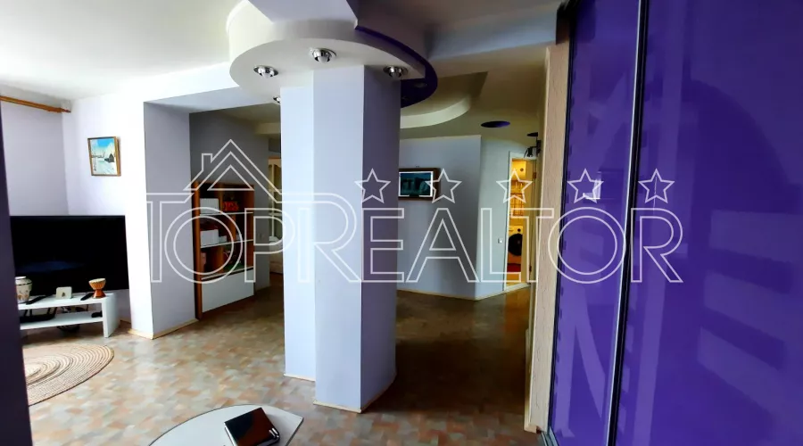 Продам 4-кімнатну студійну квартиру на вул. Гвардійців-Широнінців 93 | Toprealtor