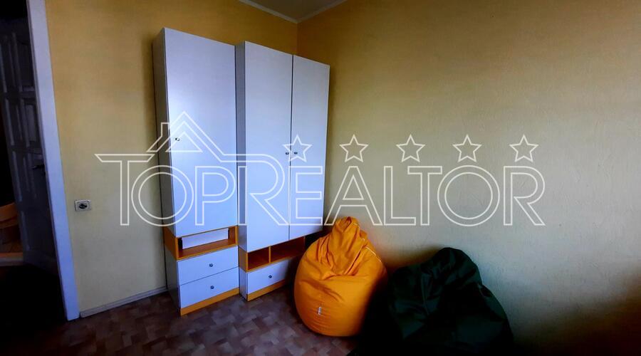 Продам 4-комнатную студийную квартиру на ул. Гвардейцев-Широнинцев 93 | Toprealtor