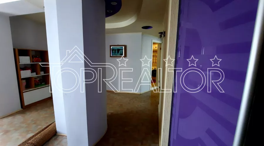 Продам 4-кімнатну студійну квартиру на вул. Гвардійців-Широнінців 93 | Toprealtor