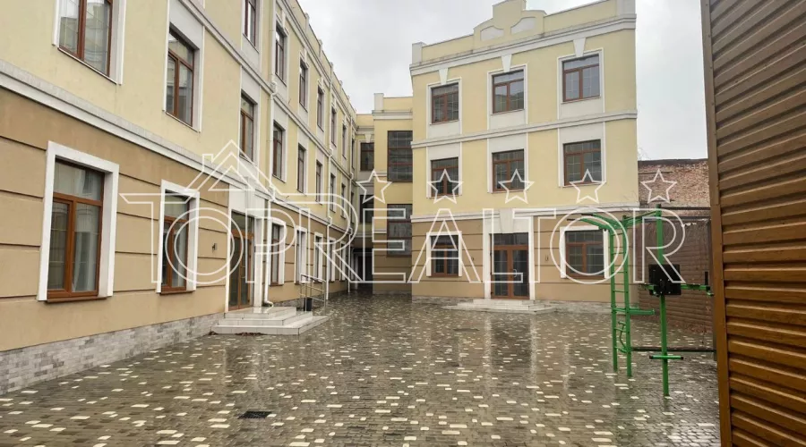 Сучасна 3-поверхова офісна будівля на вул. Громадянській в оренду 200 грн/кв.м | Toprealtor