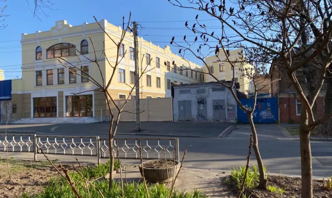 Сучасна 3-поверхова офісна будівля на вул. Громадянській в оренду 200 грн/кв.м | Toprealtor