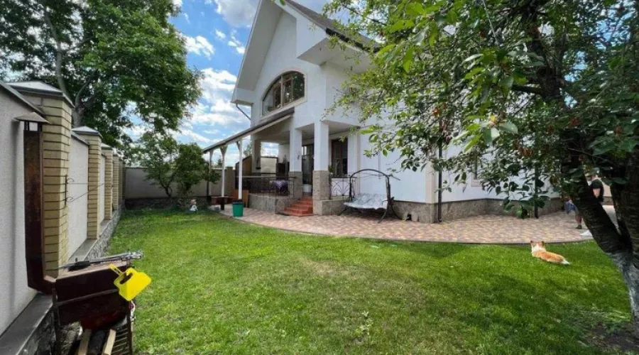 Продам елітний 2-поверховий будинок в районі м. Олексіївська | Toprealtor