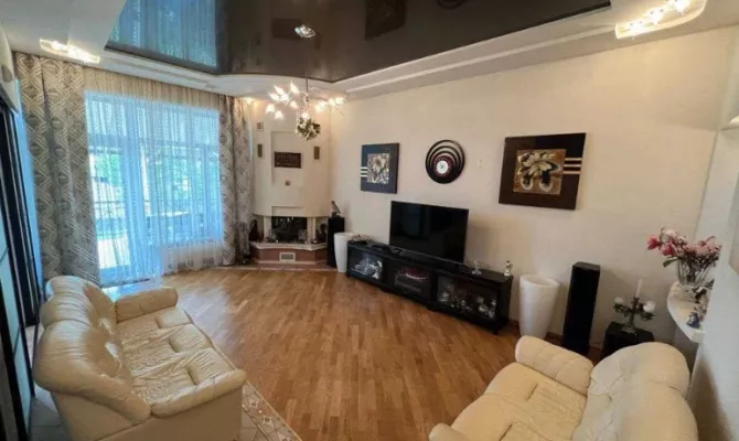 Продам елітний 2-поверховий будинок в районі м. Олексіївська | Toprealtor