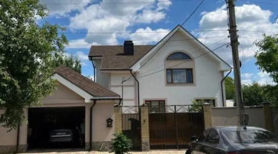 Продам елітний 2-поверховий будинок в районі м. Олексіївська | Toprealtor