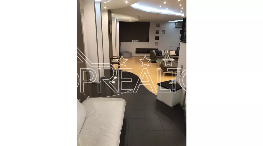 Ексклюзивна 4-кімнатна квартира в Тихому Центрі на вул. Лермонтовській | Toprealtor