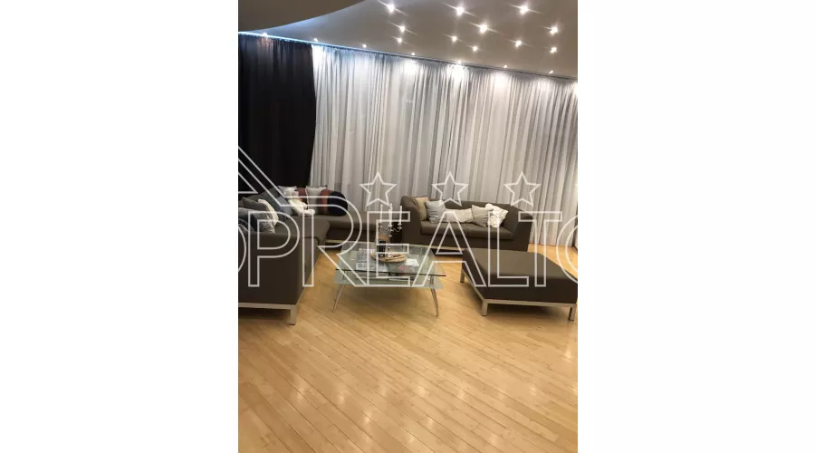 Ексклюзивна 4-кімнатна квартира в Тихому Центрі на вул. Лермонтовській | Toprealtor