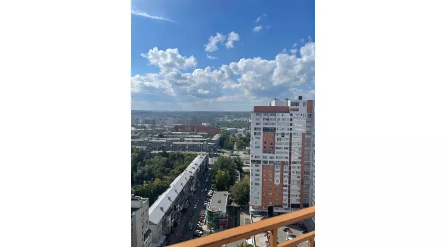 Продам 3-кімнатну квартиру в центрі на вулиці Культури 22-б | Toprealtor