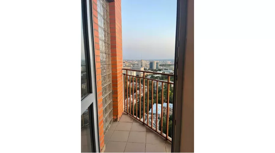 Продам 3-кімнатну квартиру в центрі на вулиці Культури 22-б | Toprealtor