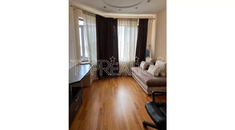 Елегантна 3-кімнатна студія з дизайнерським ремонтом і лоджіями в центрі міста! | Toprealtor