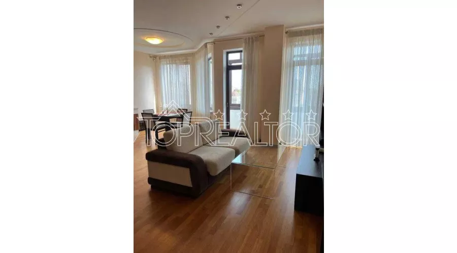 Елегантна 3-кімнатна студія з дизайнерським ремонтом і лоджіями в центрі міста! | Toprealtor