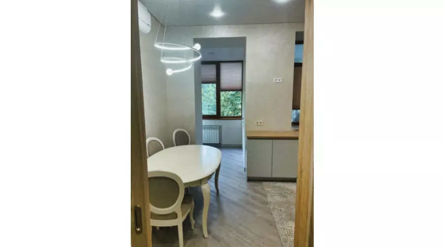 Продається простора 3-кімнатна квартира в центрі міста | Toprealtor