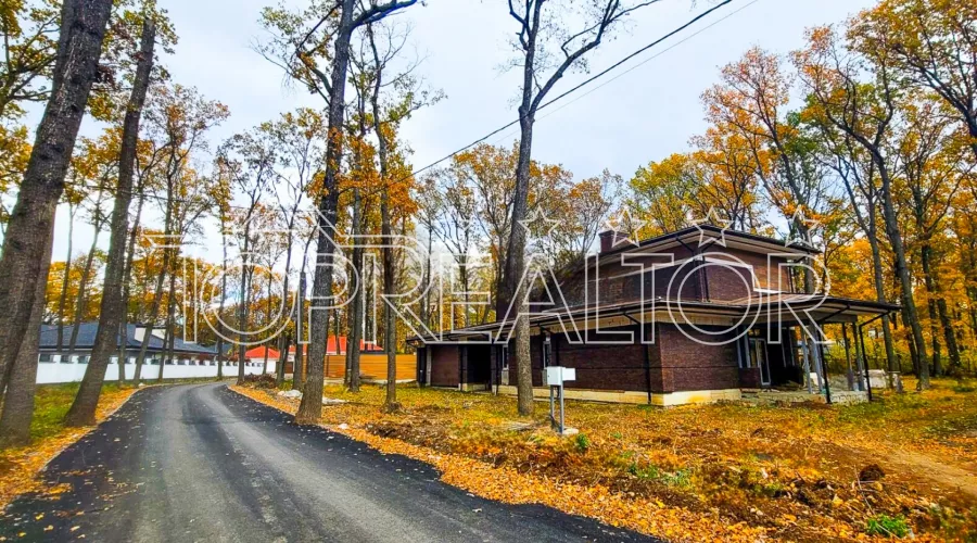 Продам сучасний котедж в селищі Форест | Toprealtor