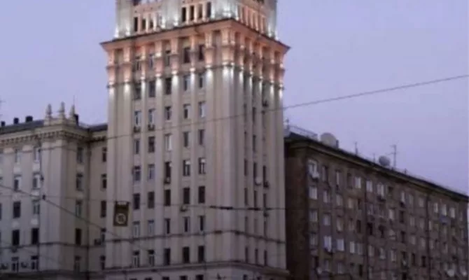 Продам 3 кімнатну квартиру площ. Конституції | Toprealtor