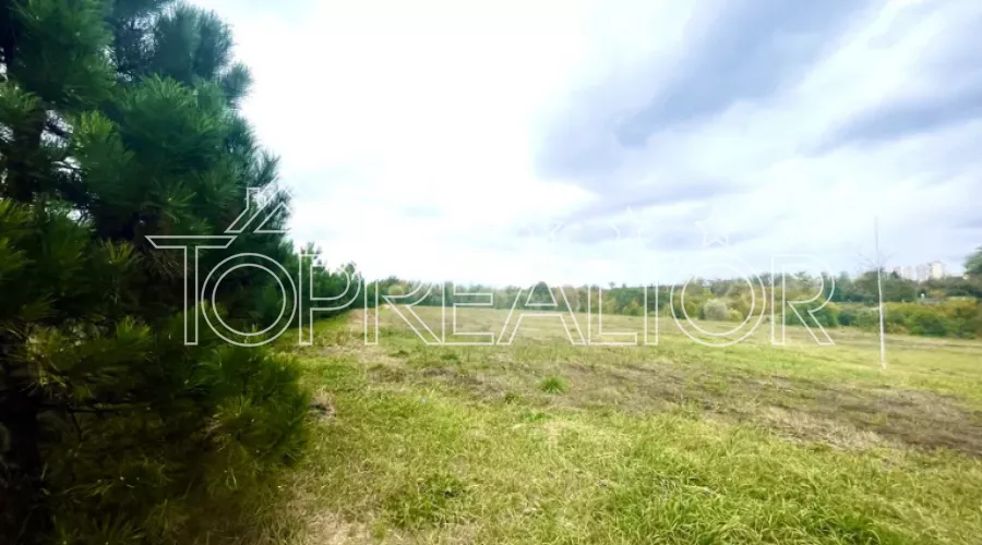 Продам земельну ділянку 0,7 га біля водосховища поблизу Шале Грааль | Toprealtor