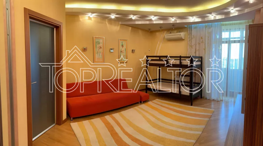 Продаж 4-кімн. квартири з 2-ма паркінгами в ЖК Азарін | Toprealtor