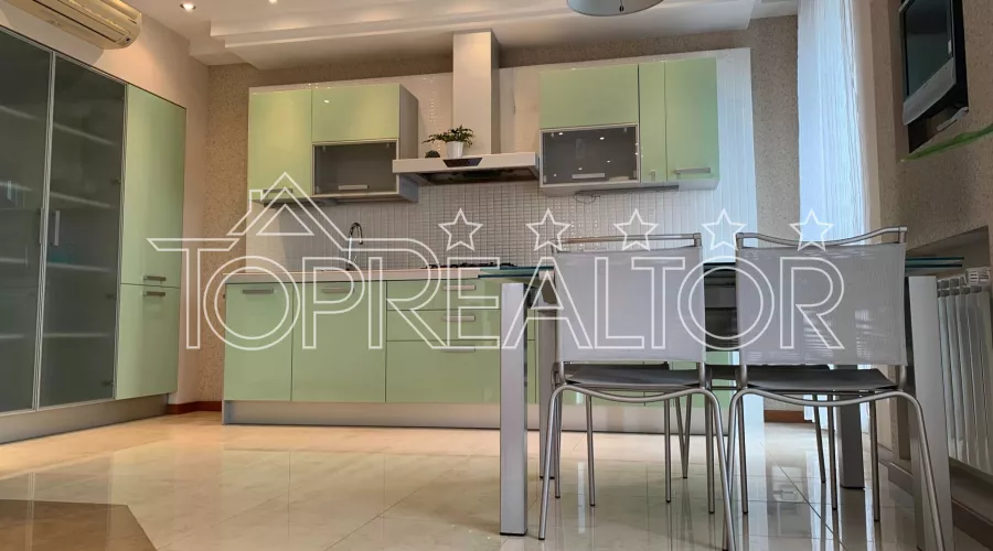 Продаж 4-кімн. квартири з 2-ма паркінгами в ЖК Азарін | Toprealtor