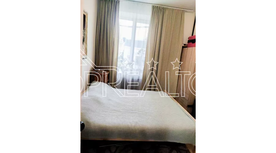 Продам 2-кімнатну квартиру 41 м2 на 1 (високому) поверсі 5-поверхового цегляного будинку. | Toprealtor