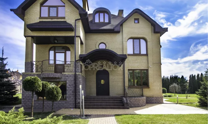 Продам на Великій Данилівці сучасний 2-поверховий котедж з сховищем | Toprealtor