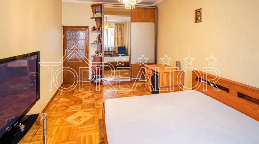 В продаже 3-комнатная квартира с капитальным гаражом по ул. Чайковського 23 | Toprealtor