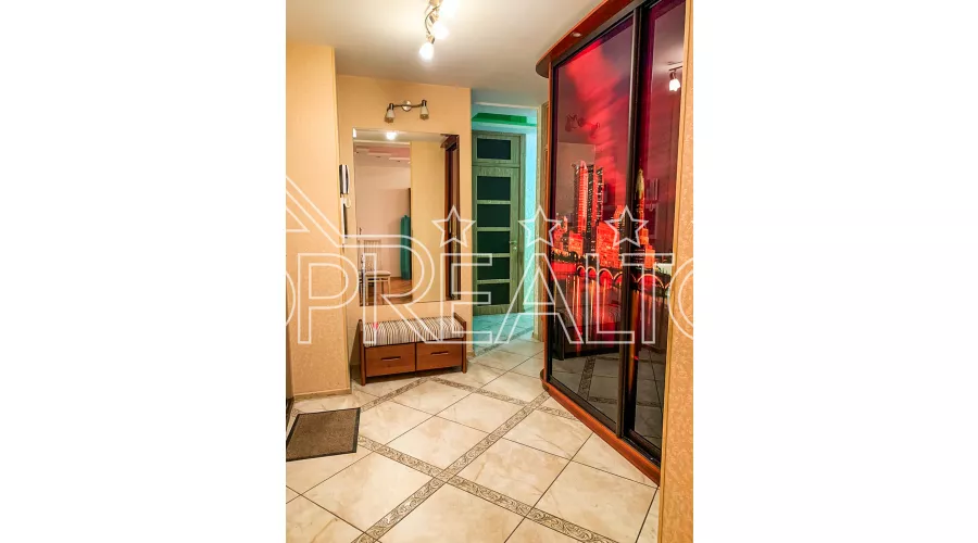 У продажі 2-кімнатна квартира поряд зі станцією метро Студентська! | Toprealtor