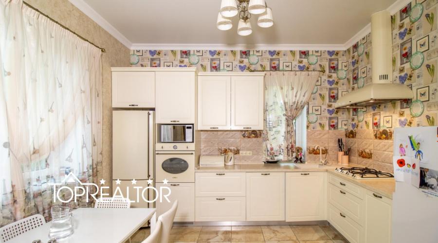 У продажі затишний будинок у котеджному селищі Лісне!  | Toprealtor