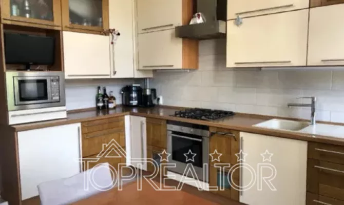 Оренда 3-к квартири на площі Поезії | Toprealtor